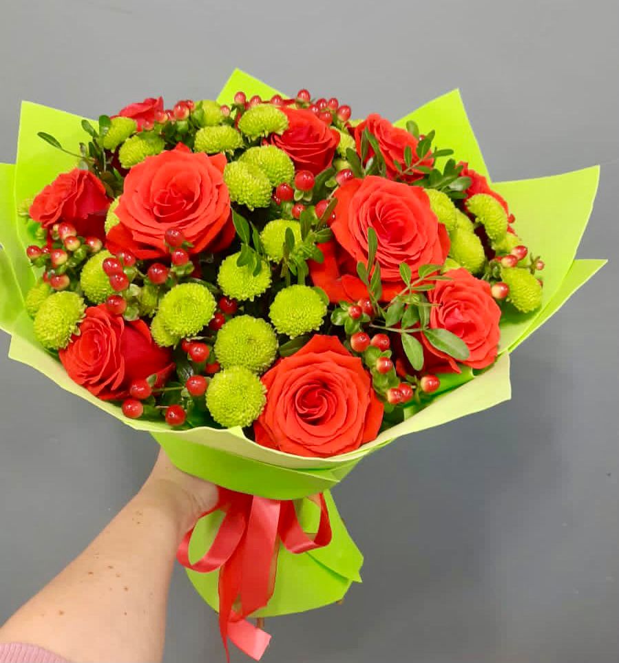 Букет цветов из: Хризантемы и Розы в Панино