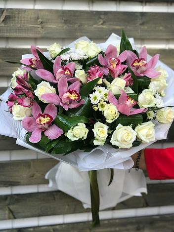 Букет цветов из: Розы и Хризантемы в Панино