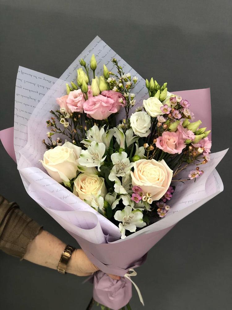 Букет цветов из: Альстромерии, Розы и Лизиантусы в Панино