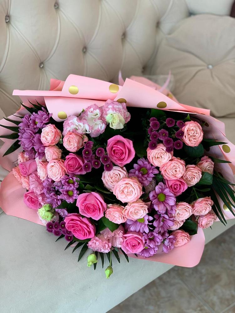 Букет цветов из: Хризантемы, Розы и Лизиантусы в Панино