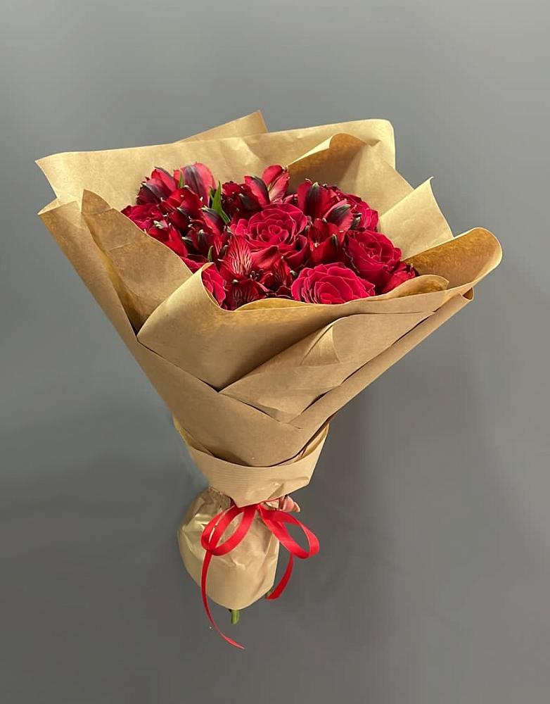 Букет цветов из: Альстромерии и Розы в Панино