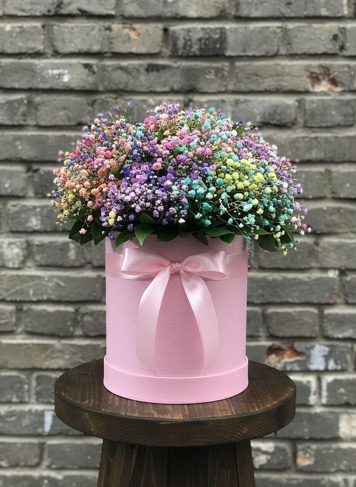 Цветочная композиция из Гипсофила и Розы в шляпной коробке в Панино
