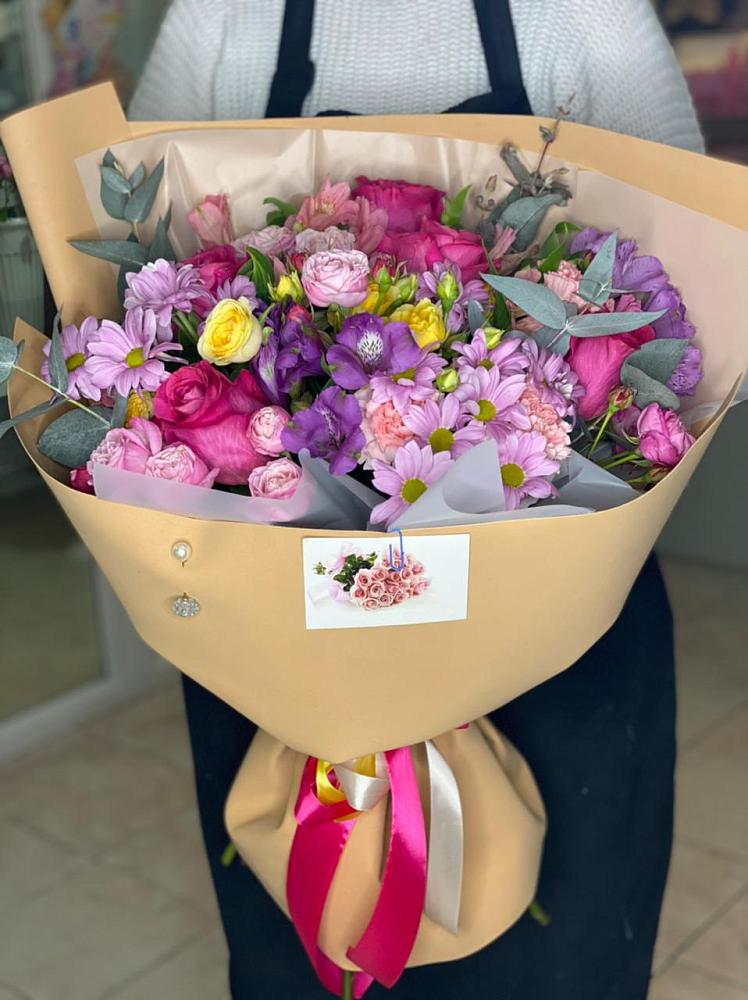 Букет цветов из: Хризантемы, Гвоздики и Альстромерии в Панино