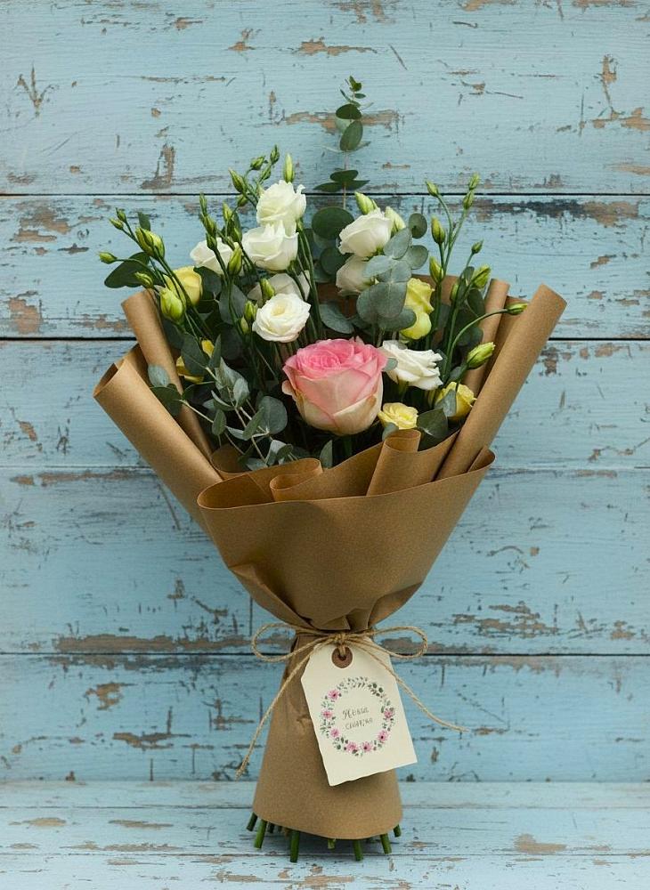 Букет цветов из: Розы и Лизиантусы в Панино