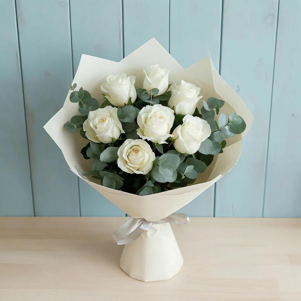 Букет Белые розы в Эвкалипте в Панино