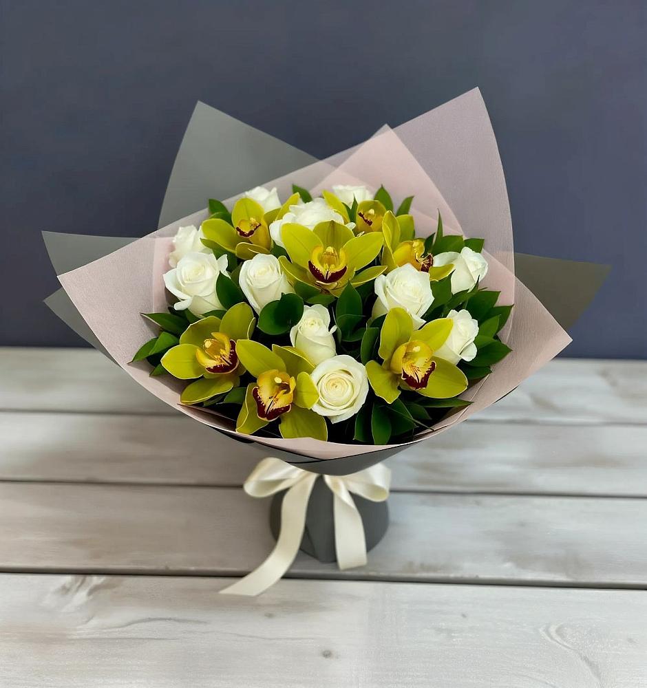 Букет цветов из: Орхидеи и Розы в Панино