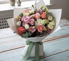 Букет цветов из:  Розы, Лизиантусы и Гвоздики в Панино