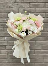 Букет цветов из:  Гвоздики, Розы, Лизиантусы и Хризантемы в Панино