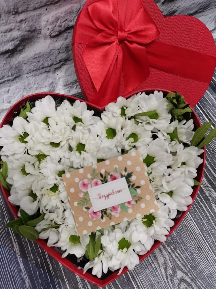 Цветочная композиция из Хризантемы в виде сердца в Панино