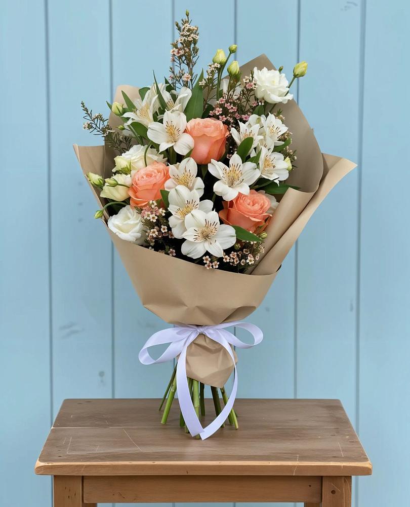 Букет цветов из: Альстромерии, Лизиантусы, Розы и Хризантемы в Панино