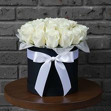 Цветочная композиция из Розы в шляпной коробке в Панино