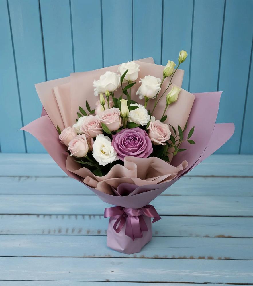 Букет цветов из: Розы и Лизиантусы в Панино